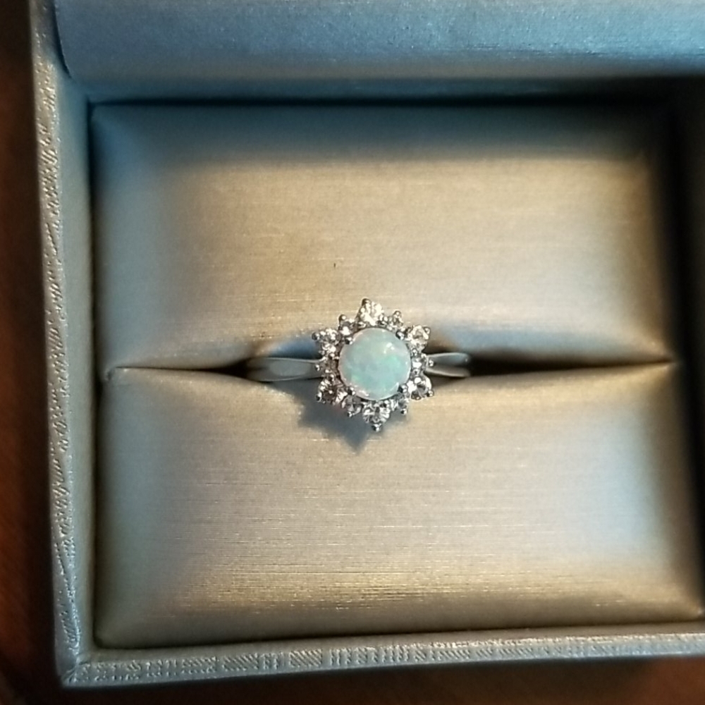 Zales NWT Opal sunflower sunburst ring